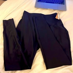 BNWT SKIMS BODY LEGGING L ONYX